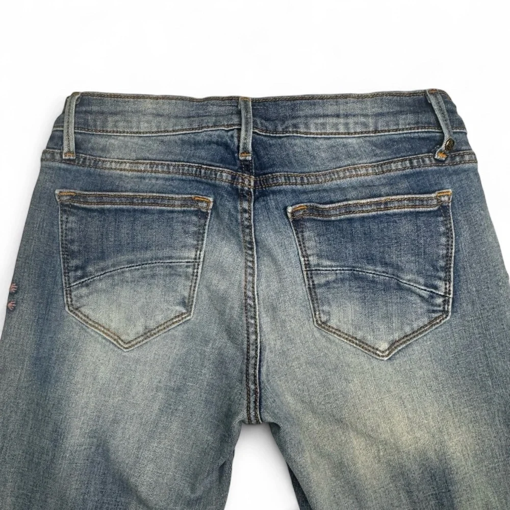 DRIFTWOOD Bootcut Blue Jeans with Colorful Floral Embroidery Size 26 - Picture 8 of 9